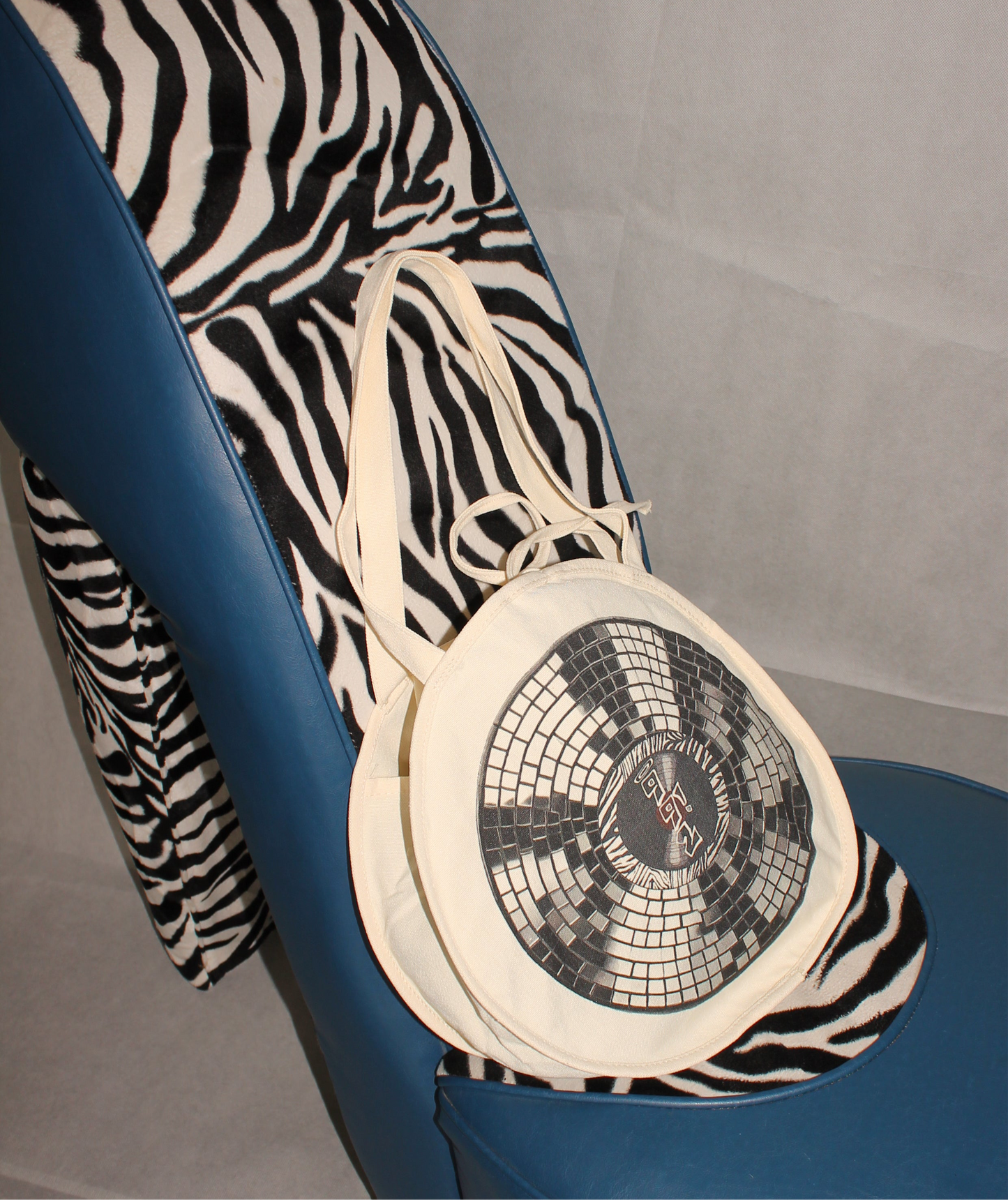 992 circle tote bag