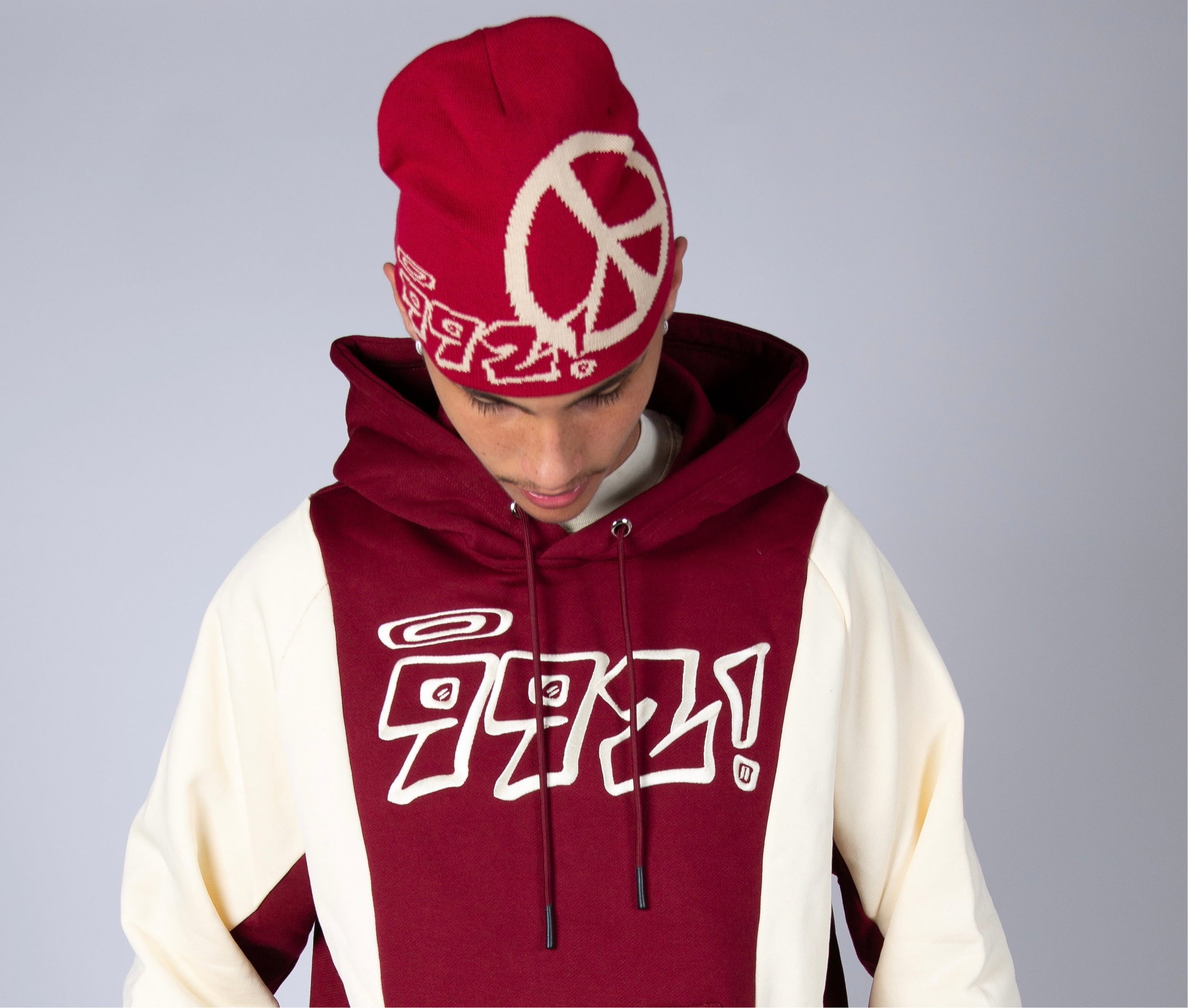 992 ‘peace’ graphic burgundy beanie